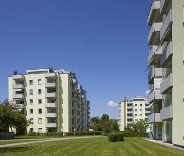 Helle Familienwohnung mit zwei Balkonen und guter Anbindung - Foto 1