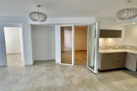 A LOUER - APPARTEMENT 3 PIECES NEUF HYPER CENTRE avec ASCENS - Photo 3