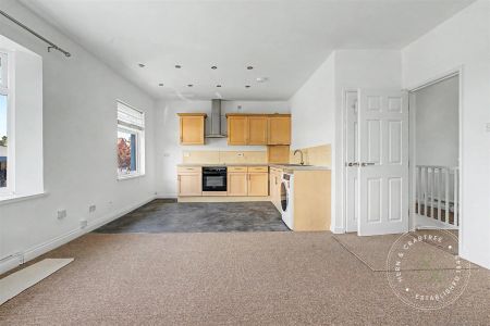 2 Bedroom Flat - Photo 3