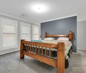 Spacious Home with a Pool - Photo 5