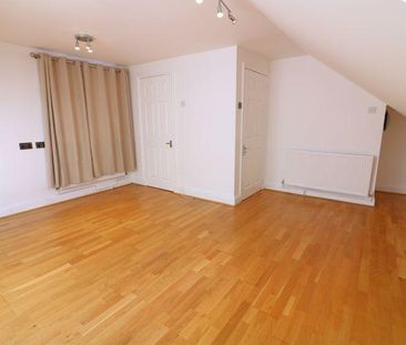 4 bedroom end of terrace house to rent - Photo 2