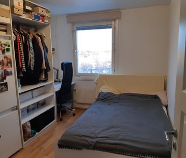 Hagalundsgatan, Solna - Photo 1