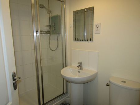 2 bed Apartment - To Let - Photo 5
