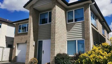 Beautiful Large Family Home - Photo 5