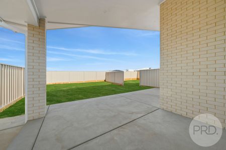 2/160 Muttama Parade, Gobbagombalin NSW 2650 - Photo 4