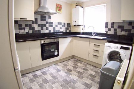 2 bedroom semi-detached house to rent - Photo 5