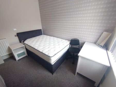 2 bedroom terraced house to rent - Photo 3