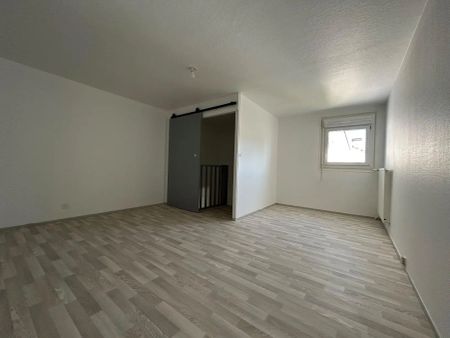 Appartement à louer 4 pièces 82.66m² - Photo 2