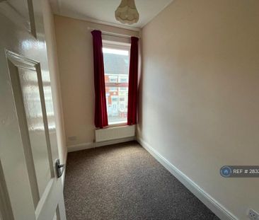 3 bedroom end of terrace house to rent - Photo 3