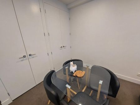 Two bedroom apartment in Newmarket - Photo 5