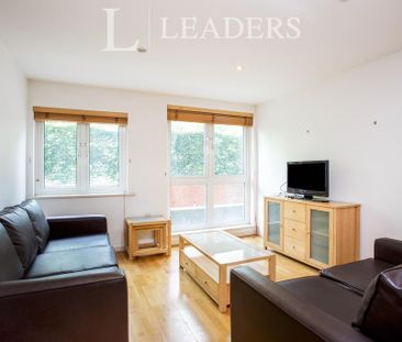 2 bedroom flat to rent - Photo 2