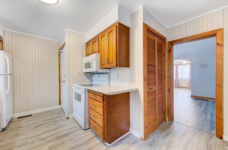 For Lease - 161 South Street, Goderich, Ontario - Photo 5