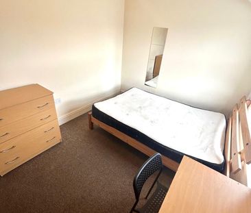 11 Bedroom Student Home – Llanbleddian Gardens - Photo 6