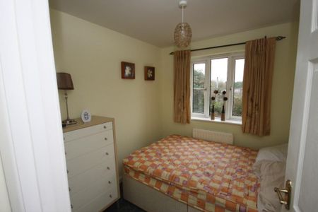 2 bedroom semi-detached house to rent - Photo 4