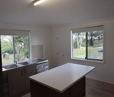 Stunning 3-Bedroom Queenslander With Pool - Photo 2