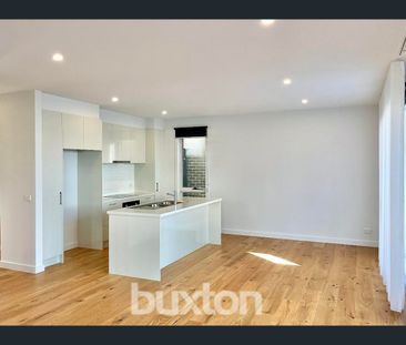 A stone’s throw from the sparkling waters of Port Phillip Bay - Photo 5