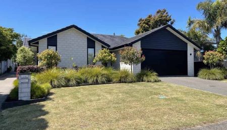 Executive Four Bedrooms in Papamoa - Photo 2