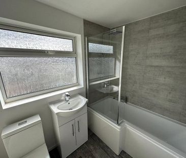 3 bedroom end of terrace house to rent - Photo 4