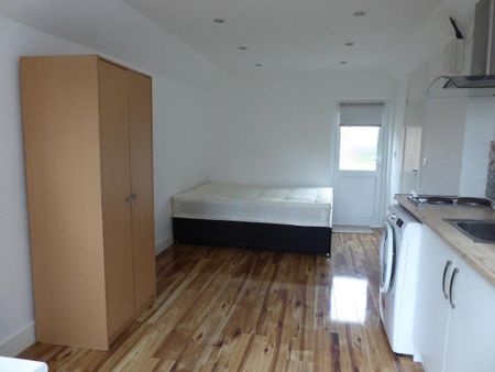 Studio to rent - Photo 2