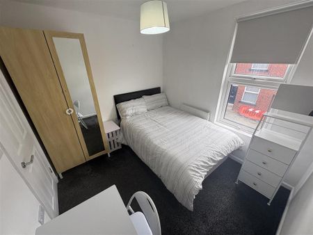 3 bedroom terraced house to rent - Photo 3