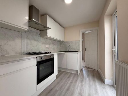 3 bedroom terraced house to rent - Photo 4