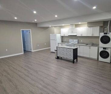 For Lease - 184 Dale Crescent, Bradford West Gwillimbury, Ontario - Photo 4