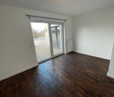 Moderne Wohnung mit Dachterrasse und Küche und Carport - Photo 3