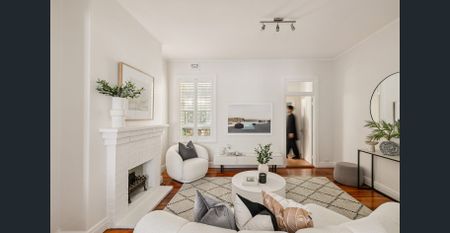 Oversized apartment with 'courtyard home' ambience - Photo 3