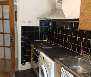 Room in a Shared Flat, Wells House, SE16 - Photo 4