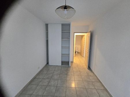 Location Appartement 3 pièces 58m² LEZIGNAN CORBIERES 11200 - Photo 3