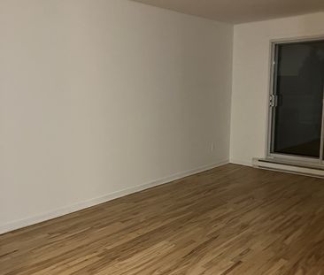 3-1/2 - One Bed Apt. - Metro Angrignon - Photo 3