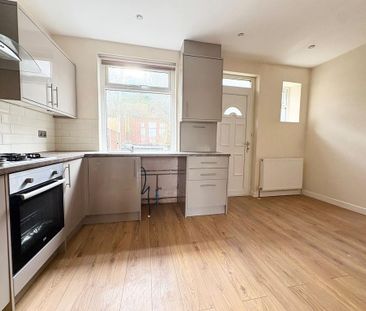 3 bedroom terraced house to rent - Photo 2