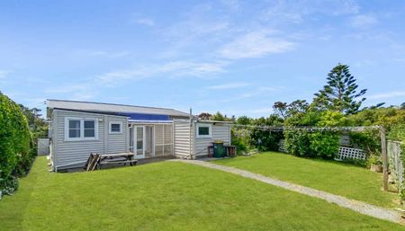 Welcome home to 5 Tarawera Road. - Photo 3