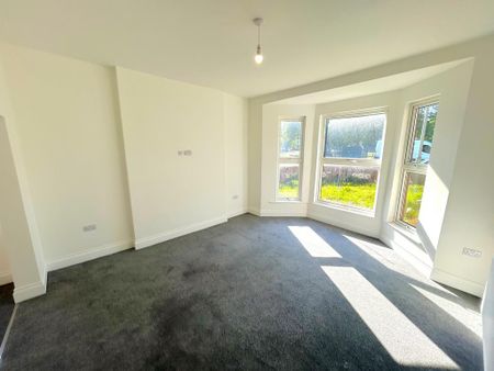 5 bedroom semi-detached house to rent - Photo 3