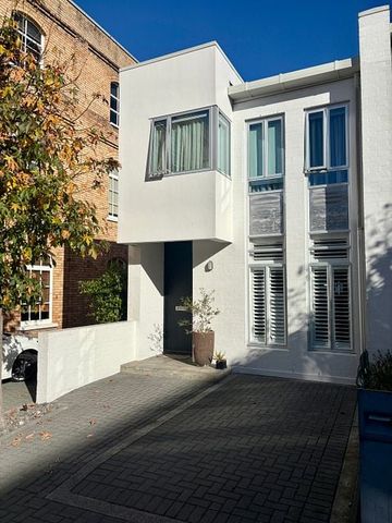 3 Bed - Bright, Breezy & Brilliantly Located - Photo 5
