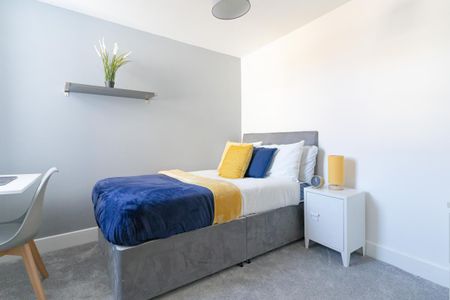 Stansted #70 - Photo 4