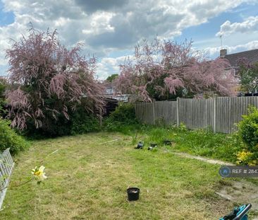 3 bedroom end of terrace house to rent - Photo 3