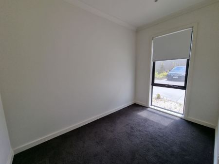 Stunning Townhouse - in the Heart of Clayton Close to Station - Photo 3