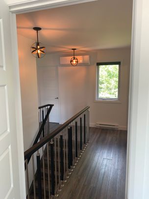 Location Maison 3 chambres, 2 salles de bain, cour privée, patio et spa (1er novembre) semi-meublé - Mascouche - Photo 1