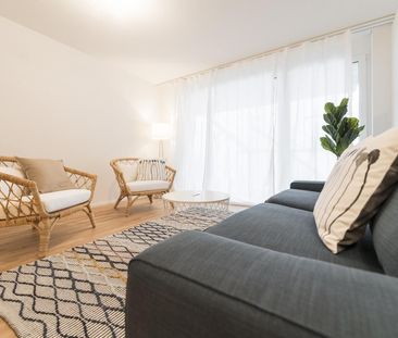 Moderne 2.5-Zimmerwohnung im 1. Obergeschoss mit Balkon - Photo 1