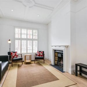 2 bedroom flat in Fulham - Photo 2