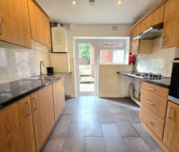 3 bedroom terraced house to rent - Photo 6