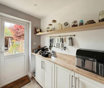 3 bedroom terraced house to rent - Photo 2
