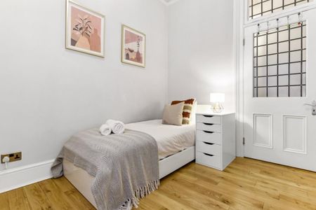 4 bedroom apartment to rent - Photo 4