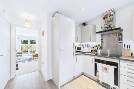 2 bedroom semi-detached house to rent - Photo 5