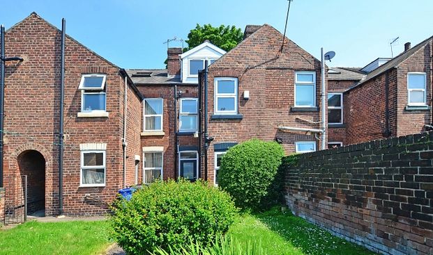 5-Bed Ensuite Student House - Photo 1