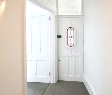 2 Bed Flat, Beatrice Avenue, SW16 - Photo 4