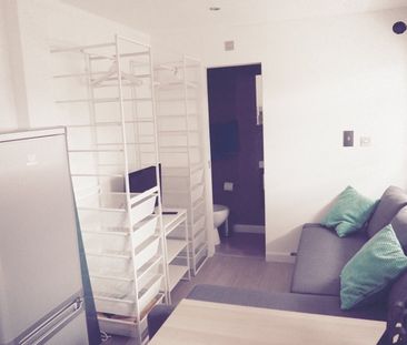 Studio Flat, London, NW2 - Photo 2