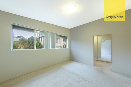 WELL MAINTAINED TRIPLEX! - Photo 4