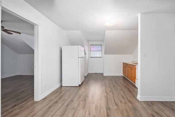 For Lease - 1 Grovepark Street, Richmond Hill, Ontario - Photo 1